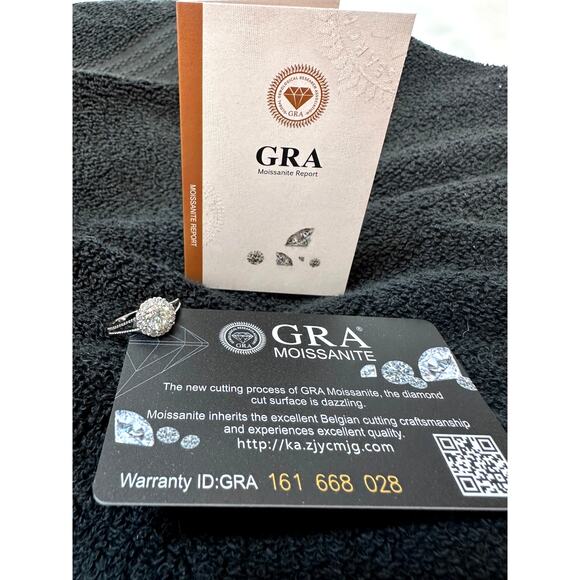 1 ct Moissanite Round Cut Ring with Moissanite Accents Size 8 - Picture 14 of 16